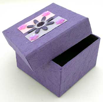 lilac-daisy-gift-box.jpg